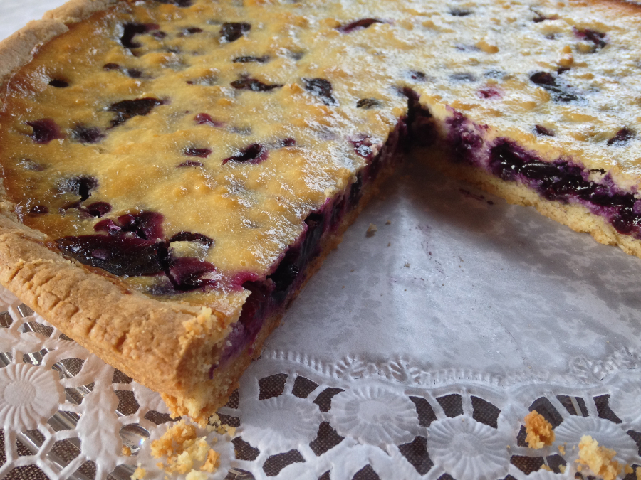 Blaubeertarte mit Marzipan-Frischkäsecreme – bee in flipflops