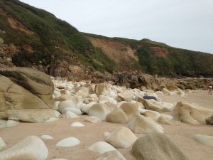 Praa Sands Beach - Steine an der Südküste Cornwalls