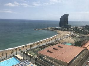 Blick zum 5 Sterne Hotel W Barcelona