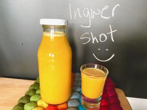 Ingwer-Kurkuma-Shot mit Orangensaft
