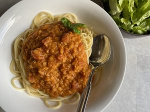 Rote Linsen Bolognese mit Spaghetti