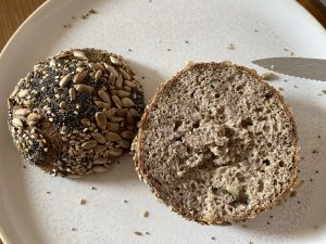 Eiweiß meets Ballaststoffe Brötchen Eiweißbrötchen mit vielen Ballaststoffen gepaart