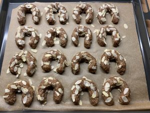 Mandelhörnchen mit Datteln statt Zucker Mandelhörnchen mit Datteln statt Zucker