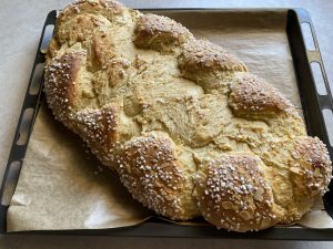 Ein ganz ein guter und großer Hefezopf mit frischer Hefe